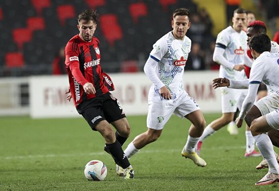 Nhận định soi kèo Caykur Rizespor vs Gaziantep lúc 22h00 ngày 17/12/2025